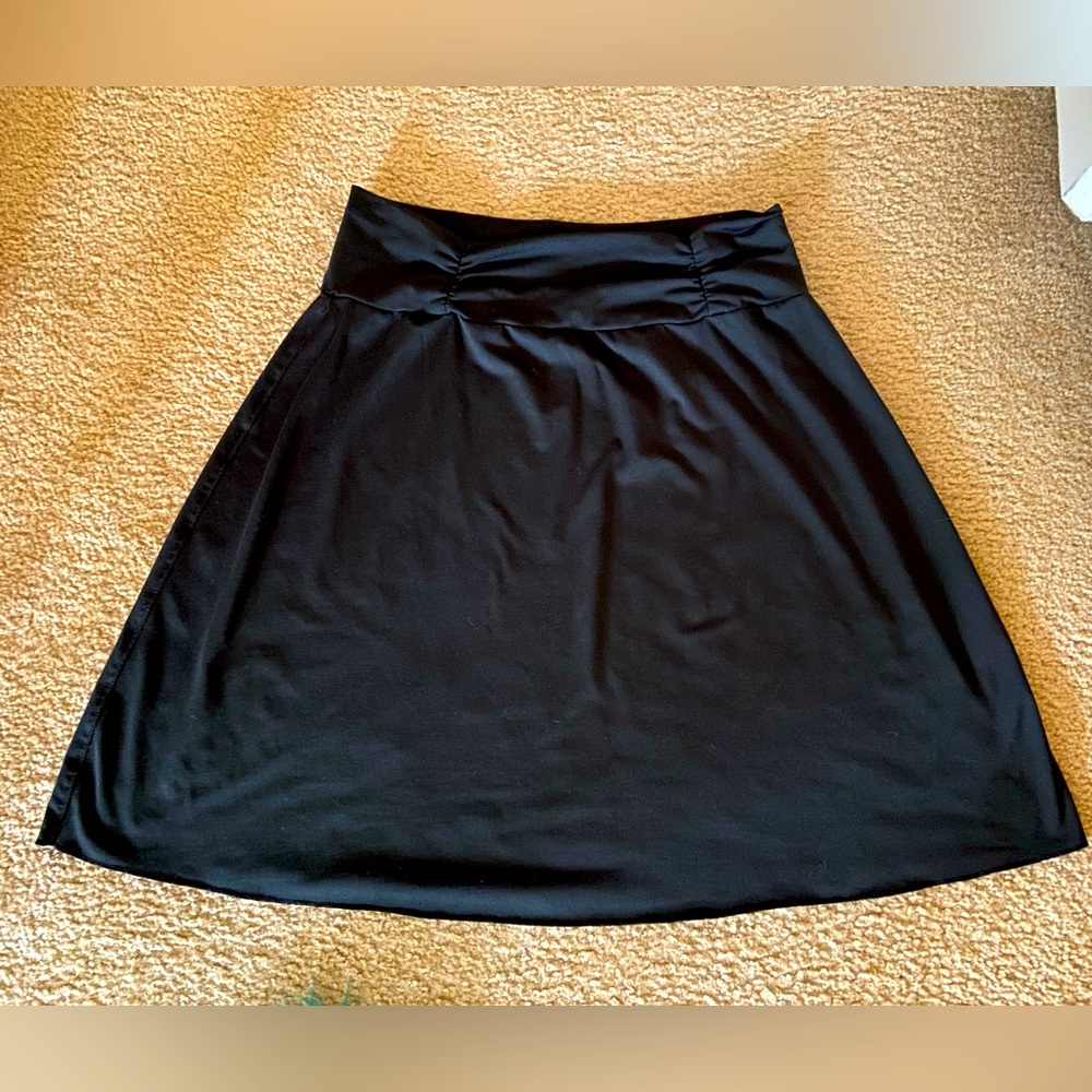TRANQUILITY ATHLETIC SKIRT IN BLACK SIZE L EUC